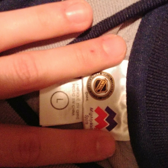 Vancouver Canucks Jersey - Picture 4 of 4